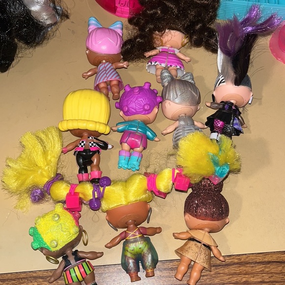 Selling bundle of USED L.O.L surprise dolls, accessories, furniture, and more! - Picture 14 of 15